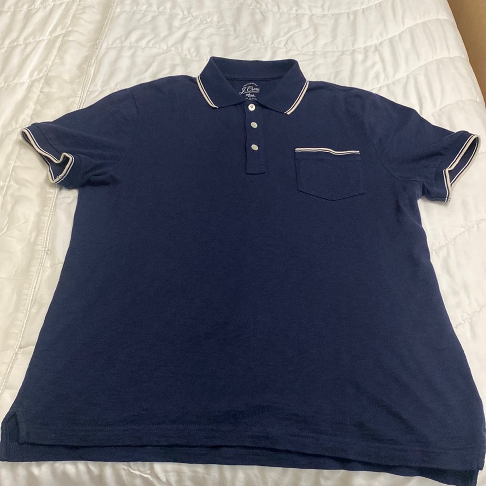 J.Crew lassic piqué men’s polo shirt. Like new only worn a few times. Med. Navy